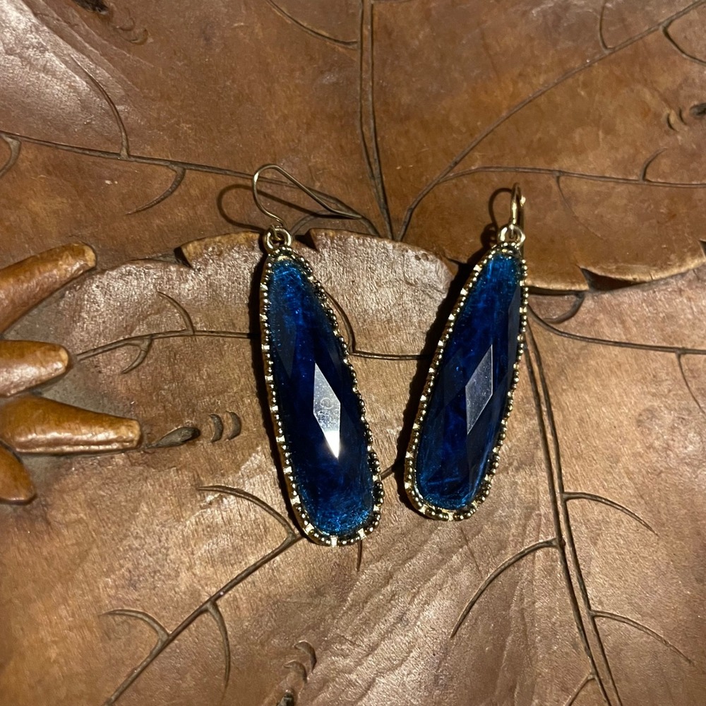 Cobalt Blue Faceted glass Teardrop Dangle Earrings Gold Tone Scalloped Border